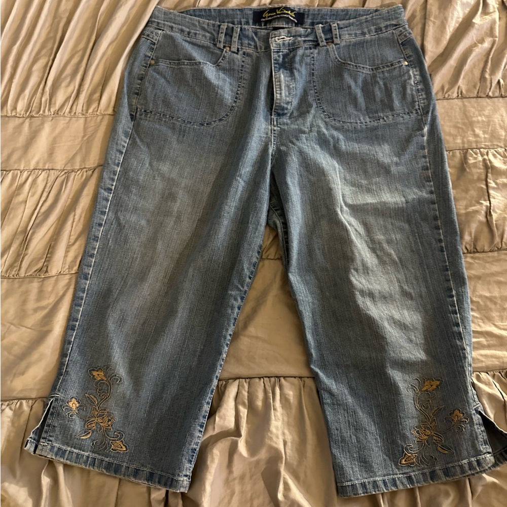 Gloria Vanderbilt Light Blue Embroidered Cropped Jeans